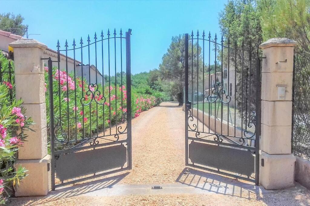 Anduze Gite Les Pins Au "Petit Clos Des Cigales" Massillargues-Attuech Exterior photo